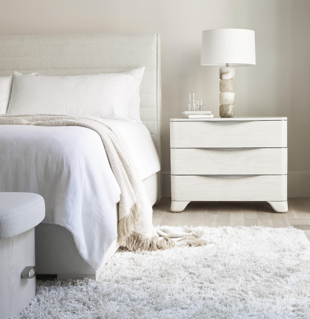 Sereno Panel Bed