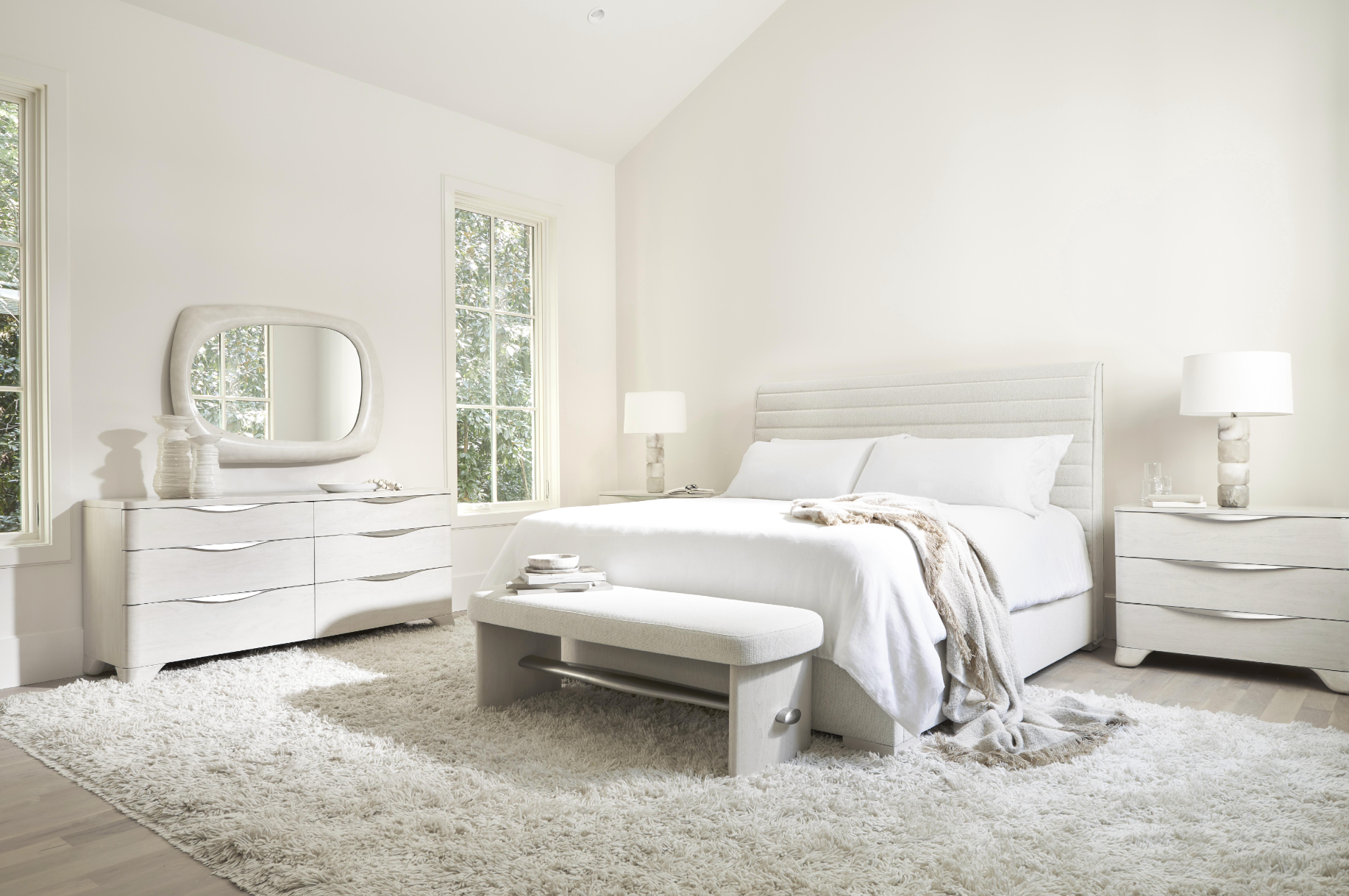 Sereno Panel Bed